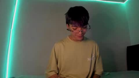 Snapshot of submissive_boyy_ chatting on February 11, 2025, 4:24 pm nico online show from February 11, 2025, 4:24 pm