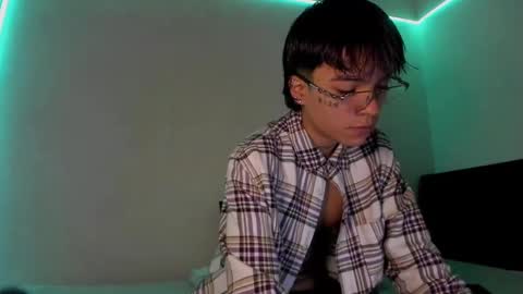 Snapshot of submissive_boyy_ chatting on February 12, 2025, 3:38 pm nico online show from February 12, 2025, 3:38 pm