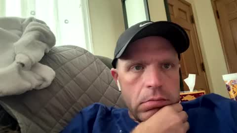 submissivebrett381 online show from July 16, 2026, 8:48 pm