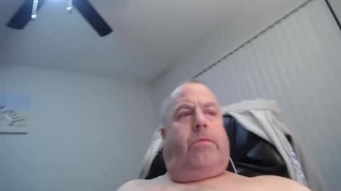 Snapshot of subswichuser00060960 chatting on December 18, 2024, 11:24 am subswitchuser online show from December 18, 2024, 11:24 am