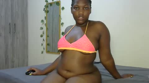 Snapshot of sucker_queen chatting on February 28, 2025, 9:23 pm Beverly online show from February 28, 2025, 9:23 pm