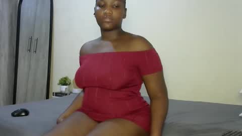 Snapshot of sucker_queen chatting on October 13, 2025, 9:42 am Beverly online show from October 13, 2025, 9:42 am