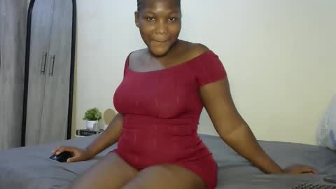 Snapshot of sucker_queen chatting on October 13, 2025, 9:48 pm Beverly online show from October 13, 2025, 9:48 pm