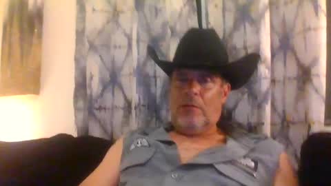 SUCKITU812 online show from September 16, 2025, 8:26 am