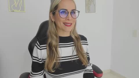 sugar_milff online show from October 25, 2025, 2:13 pm