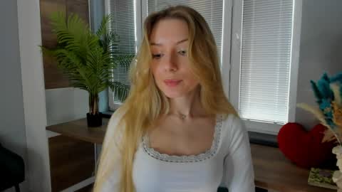 Snapshot of sugar_with_tea chatting on May 11, 2026, 10:21 am Alicia online show from May 11, 2026, 10:21 am