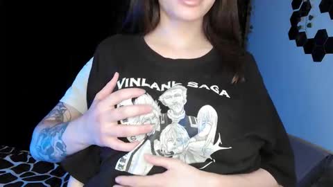 Sugarpeaach online show from October 31, 2025, 3:24 pm