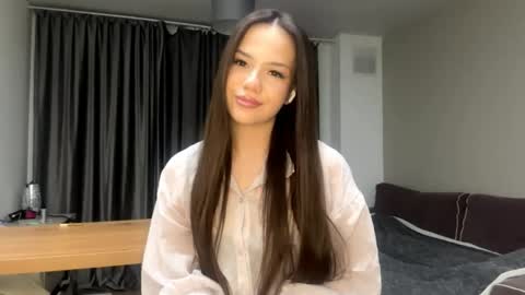 Alise online show from April 22, 2026, 9:27 pm