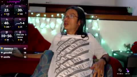Snapshot of suggabrown_ chatting on May 2, 2026, 5:18 pm suggabrown_ online show from May 2, 2026, 5:18 pm