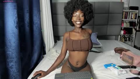 suhaila_suu online show from February 13, 2026, 1:23 am