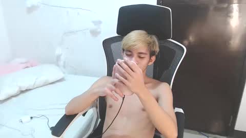 sultry_charls online show from November 9, 2025, 6:39 pm