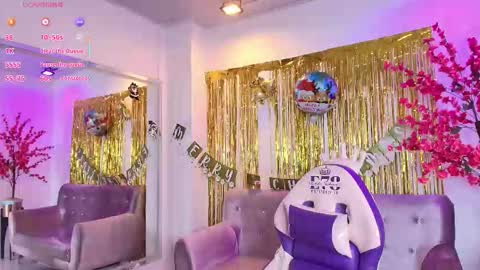 summer_miller online show from December 22, 2025, 11:40 am