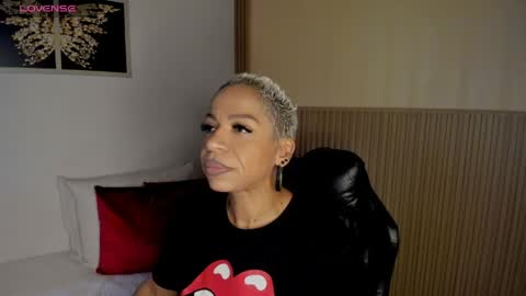 Snapshot of summer_night_ chatting on April 17, 2026, 11:46 am Summer online show from April 17, 2026, 11:46 am