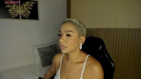 Snapshot of summer_night_ chatting on May 1, 2026, 11:48 am Summer online show from May 1, 2026, 11:48 am