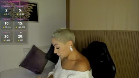 Snapshot of summer_night_ chatting on June 11, 2026, 11:52 am Summer online show from June 11, 2026, 11:52 am