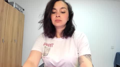 Summer online show from December 19, 2025, 7:32 pm