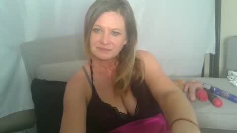 Summerxoxo69 online show from May 25, 2026, 7:31 pm