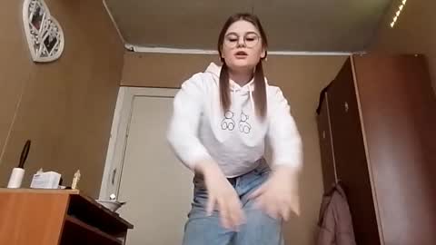 I am Lana Can we hit 10 Thumbs Up in first day online show from November 5, 2025, 6:02 am