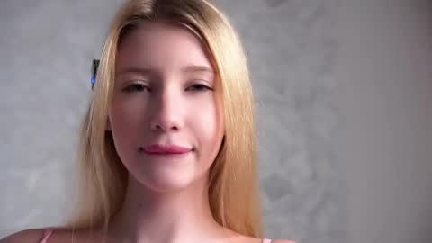 Lily online show from April 15, 2026, 7:58 pm