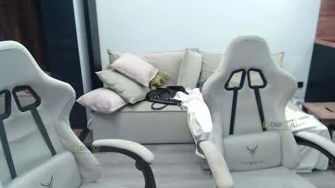 Alice and Sergey online show from October 24, 2025, 7:16 am