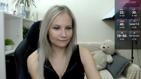 Naomi online show from October 21, 2025, 3:18 am