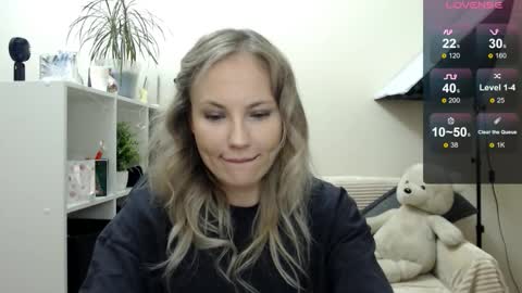 Naomi online show from November 26, 2025, 4:02 am