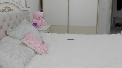 Vanessa online show from April 16, 2026, 5:19 am