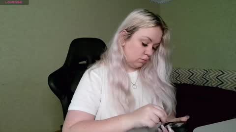 Snapshot of sunny_mood chatting on January 3, 2025, 9:47 am sunny mood online show from January 3, 2025, 9:47 am