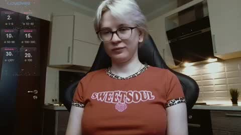 Snapshot of sunny_mood chatting on July 9, 2026, 7:01 am sunny mood online show from July 9, 2026, 7:01 am