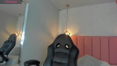  S U N N Y online show from October 25, 2025, 12:34 pm