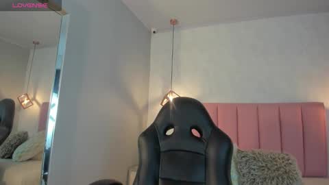  S U N N Y online show from November 13, 2025, 12:26 pm