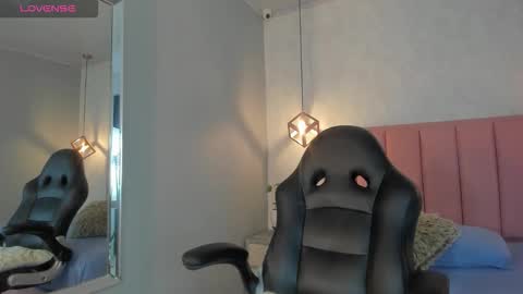  S U N N Y online show from November 19, 2025, 12:38 pm