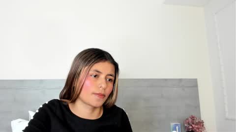 sunnywhitee online show from March 20, 2026, 3:06 pm