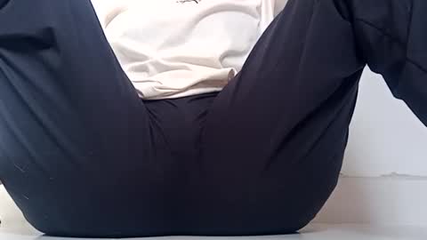 Snapshot of sunshine_days chatting on December 2, 2024, 7:38 pm Annie online show from December 2, 2024, 7:38 pm