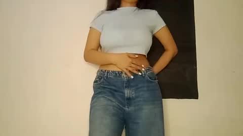 Snapshot of sunshine_days chatting on December 15, 2024, 5:45 am Annie online show from December 15, 2024, 5:45 am