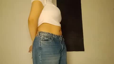 Snapshot of sunshine_days chatting on December 16, 2024, 3:08 am Annie online show from December 16, 2024, 3:08 am