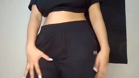 Snapshot of sunshine_days chatting on December 18, 2024, 5:48 am Annie online show from December 18, 2024, 5:48 am