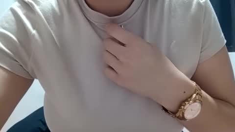 Snapshot of sunshine_days chatting on January 1, 2025, 1:26 am Annie online show from January 1, 2025, 1:26 am