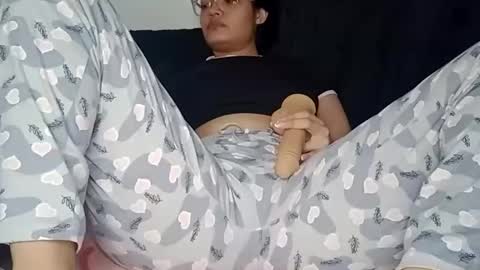 Snapshot of sunshine_days chatting on January 3, 2025, 12:00 am Annie online show from January 3, 2025, 12:00 am