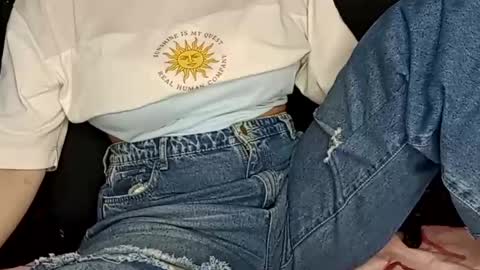 Snapshot of sunshine_days chatting on January 8, 2025, 10:48 pm Annie online show from January 8, 2025, 10:48 pm