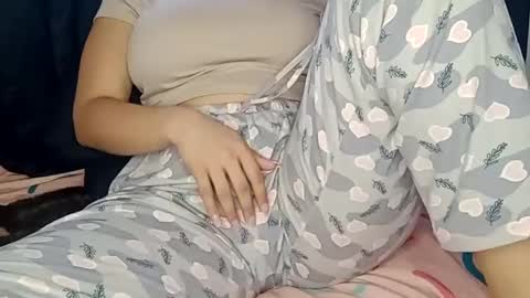 Snapshot of sunshine_days chatting on January 11, 2025, 8:54 pm Annie online show from January 11, 2025, 8:54 pm