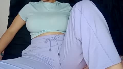 Snapshot of sunshine_days chatting on January 14, 2025, 1:47 am Annie online show from January 14, 2025, 1:47 am