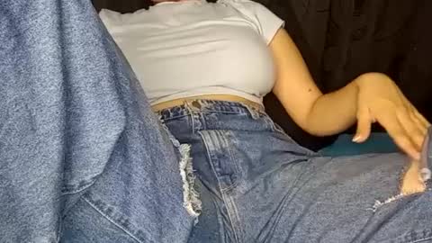 Snapshot of sunshine_days chatting on January 17, 2025, 12:42 am Annie online show from January 17, 2025, 12:42 am