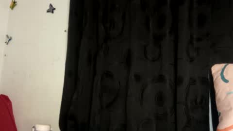 Snapshot of sunshine_days chatting on February 4, 2025, 1:13 am Annie online show from February 4, 2025, 1:13 am