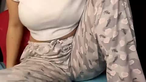 Snapshot of sunshine_days chatting on February 10, 2025, 1:35 am Annie online show from February 10, 2025, 1:35 am