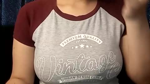 Snapshot of sunshine_days chatting on February 10, 2025, 10:09 pm Annie online show from February 10, 2025, 10:09 pm