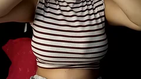 Snapshot of sunshine_days chatting on February 18, 2025, 3:31 am Annie online show from February 18, 2025, 3:31 am