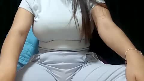 Snapshot of sunshine_days chatting on March 1, 2025, 1:11 am Annie online show from March 1, 2025, 1:11 am