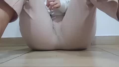 Snapshot of sunshine_days chatting on October 15, 2025, 5:07 am Annie online show from October 15, 2025, 5:07 am