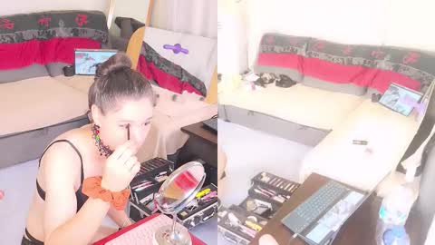 Snapshot of sunshine_sissy chatting on December 22, 2025, 12:35 pm Sunshine online show from December 22, 2025, 12:35 pm